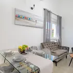 Appartement J&j New Modern Elegant With Balcony And Loggia - Free Private Parking Fast Wi-fi And 3 Air Conditioners *