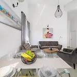 J&j New Modern Elegant With Balcony And Loggia - Free Private Parking Fast Wi-fi And 3 Air Conditioners Appartement *