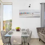 J&j New Modern Elegant With Balcony And Loggia - Free Private Parking Fast Wi-fi And 3 Air Conditioners Pula