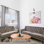 Appartement J&j New Modern Elegant With Balcony And Loggia - Free Private Parking Fast Wi-fi And 3 Air Conditioners *
