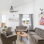 J&j New Modern Elegant With Balcony And Loggia - Free Private Parking Fast Wi-fi And 3 Air Conditioners Appartement Pula