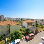 J&j New Modern Elegant With Balcony And Loggia - Free Private Parking Fast Wi-fi And 3 Air Conditioners Appartement