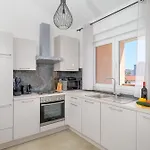 J&j New Modern Elegant With Balcony And Loggia - Free Private Parking Fast Wi-fi And 3 Air Conditioners Pula