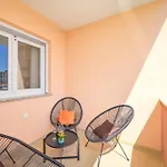 J&j New Modern Elegant With Balcony And Loggia - Free Private Parking Fast Wi-fi And 3 Air Conditioners Appartement *