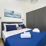 J&j New Modern Elegant With Balcony And Loggia - Free Private Parking Fast Wi-fi And 3 Air Conditioners *