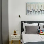 Appartement J&j New Modern Elegant With Balcony And Loggia - Free Private Parking Fast Wi-fi And 3 Air Conditioners *
