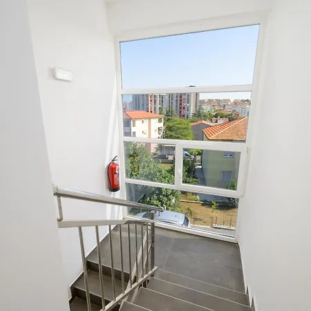 公寓 J&j New Modern Elegant With Balcony And Loggia - Free Private Parking Fast Wi-fi And 3 Air Conditioners *