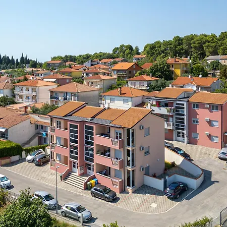 J&j New Modern Elegant With Balcony And Loggia - Free Private Parking Fast Wi-fi And 3 Air Conditioners Pula