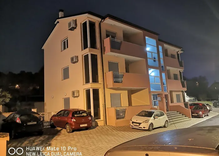 J&j New Modern Elegant With Balcony And Loggia - Free Private Parking Fast Wi-fi And 3 Air Conditioners 公寓 普拉
