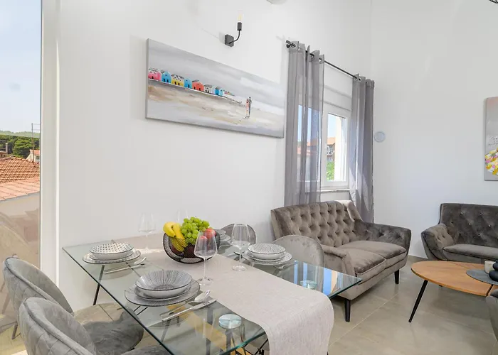 公寓 J&j New Modern Elegant With Balcony And Loggia - Free Private Parking Fast Wi-fi And 3 Air Conditioners *