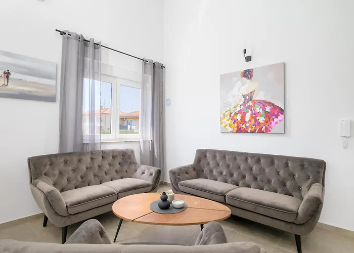 아파트 J&j New Modern Elegant With Balcony And Loggia - Free Private Parking Fast Wi-fi And 3 Air Conditioners *