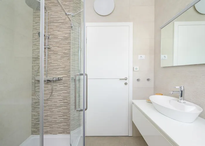 J&j New Modern Elegant With Balcony And Loggia - Free Private Parking Fast Wi-fi And 3 Air Conditioners 아파트 *