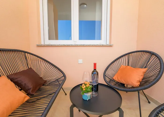 J&j New Modern Elegant With Balcony And Loggia - Free Private Parking Fast Wi-fi And 3 Air Conditioners 公寓 *
