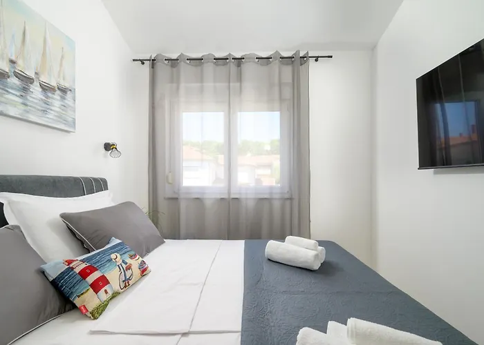 J&j New Modern Elegant With Balcony And Loggia - Free Private Parking Fast Wi-fi And 3 Air Conditioners