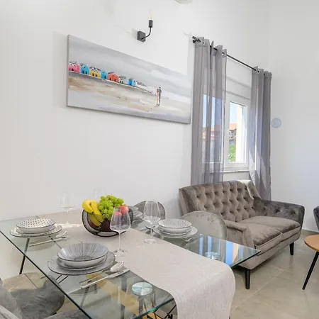 דירה J&j New Modern Elegant With Balcony And Loggia - Free Private Parking - Fast Wi-fi And 3 Air Conditioners *