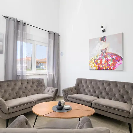 דירה J&j New Modern Elegant With Balcony And Loggia - Free Private Parking - Fast Wi-fi And 3 Air Conditioners *
