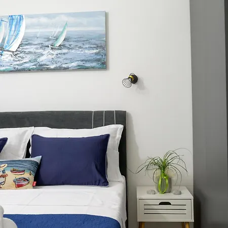 דירה J&j New Modern Elegant With Balcony And Loggia - Free Private Parking - Fast Wi-fi And 3 Air Conditioners *