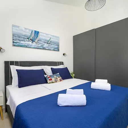 J&j New Modern Elegant With Balcony And Loggia - Free Private Parking - Fast Wi-fi And 3 Air Conditioners *