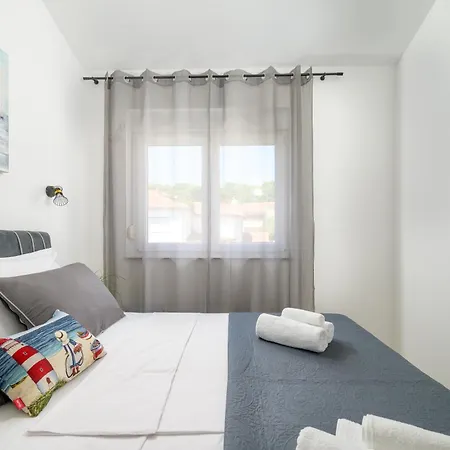 J&j New Modern Elegant With Balcony And Loggia - Free Private Parking - Fast Wi-fi And 3 Air Conditioners