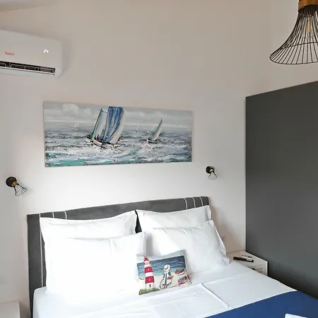 J&j New Modern Elegant With Balcony And Loggia - Free Private Parking - Fast Wi-fi And 3 Air Conditioners דירה