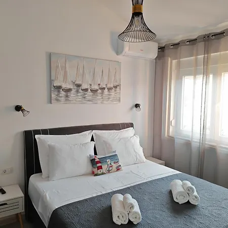 J&j New Modern Elegant With Balcony And Loggia - Free Private Parking - Fast Wi-fi And 3 Air Conditioners *