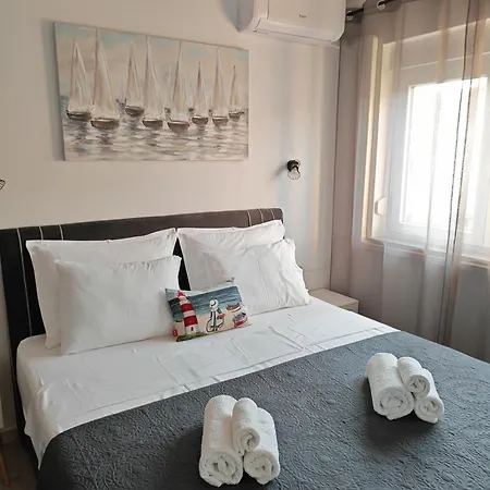 J&j New Modern Elegant With Balcony And Loggia - Free Private Parking - Fast Wi-fi And 3 Air Conditioners פולה