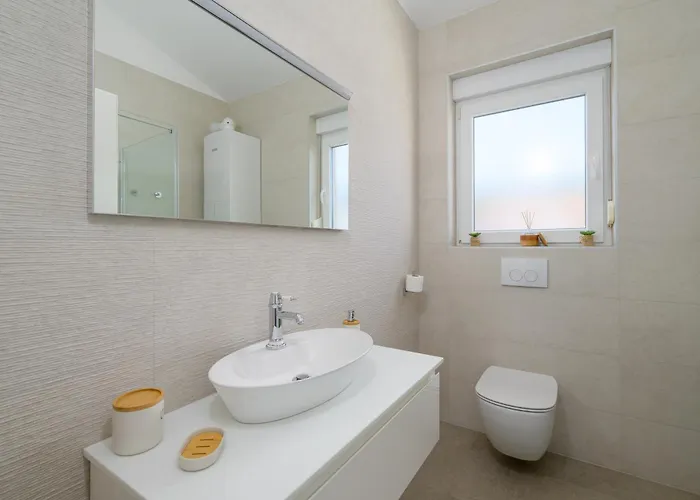 J&j New Modern Elegant With Balcony And Loggia - Free Private Parking Fast Wi-fi And 3 Air Conditioners * Pula