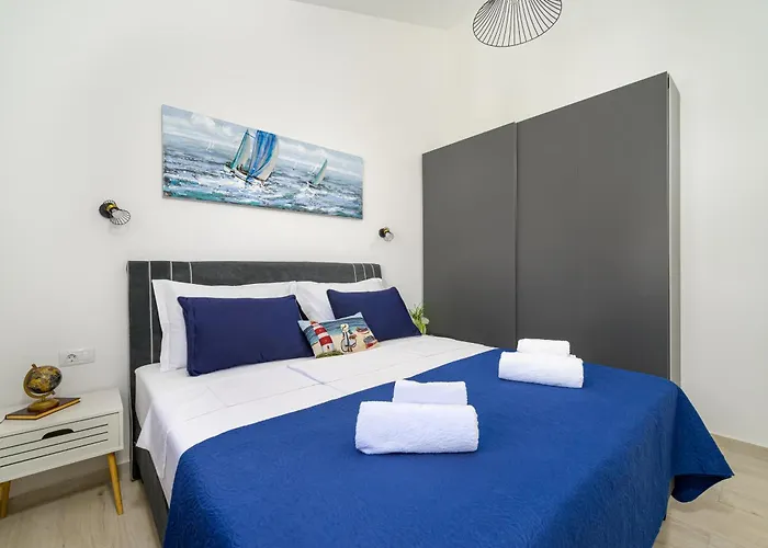 J&j New Modern Elegant With Balcony And Loggia - Free Private Parking Fast Wi-fi And 3 Air Conditioners *