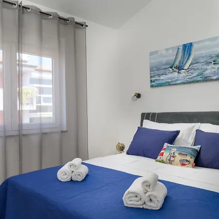 Apartment J&j New Modern Elegant With Balcony And Loggia - Free Private Parking Fast Wi-fi And 3 Air Conditioners